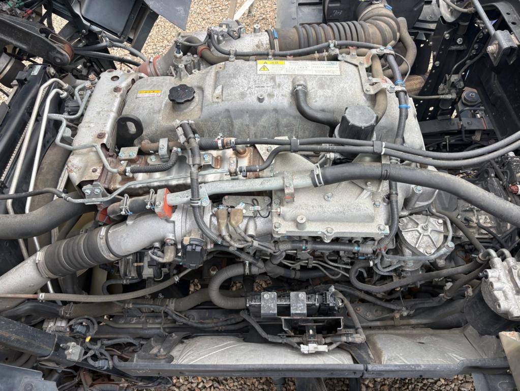 いすゞ ギガ 2PG-CYJ77C(8x4)の写真18