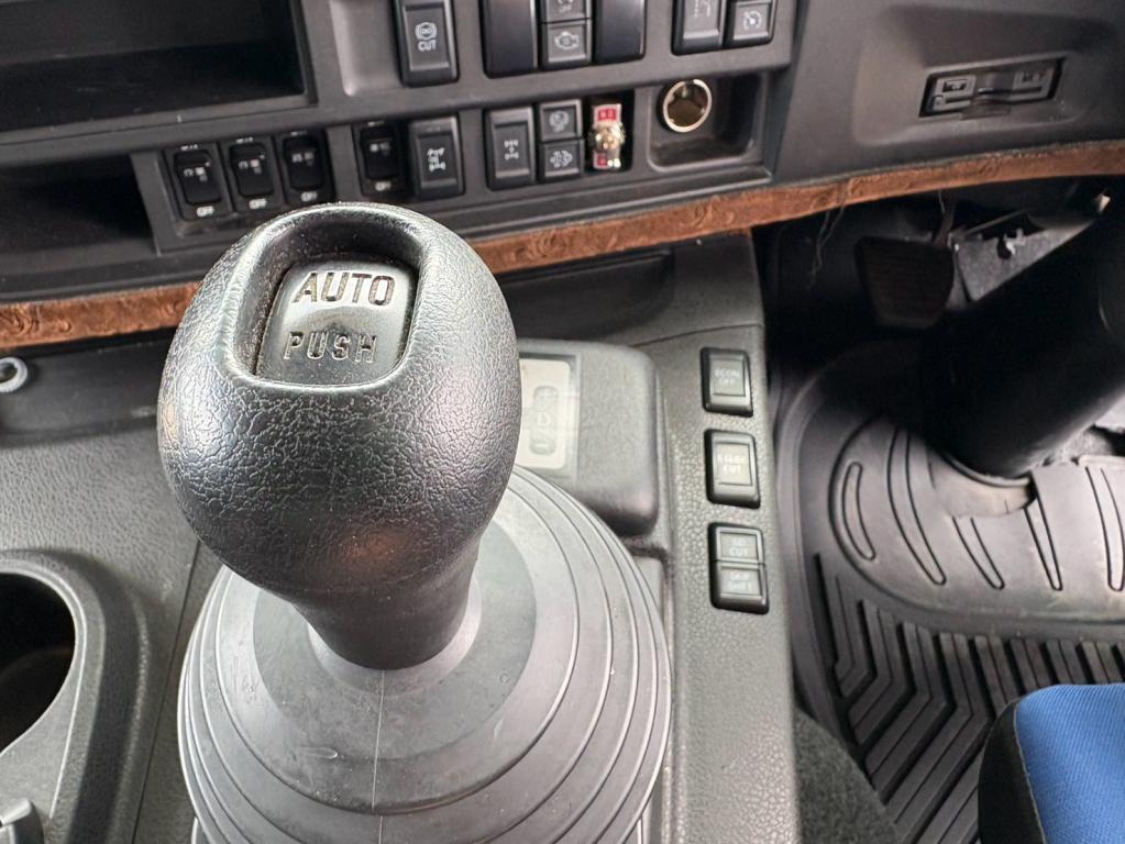 いすゞ ギガ 2PG-CYJ77C(8x4)の写真23