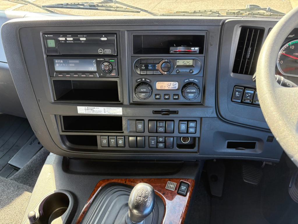 いすゞ ギガ 2PG-CYJ77C(8x4)の写真22