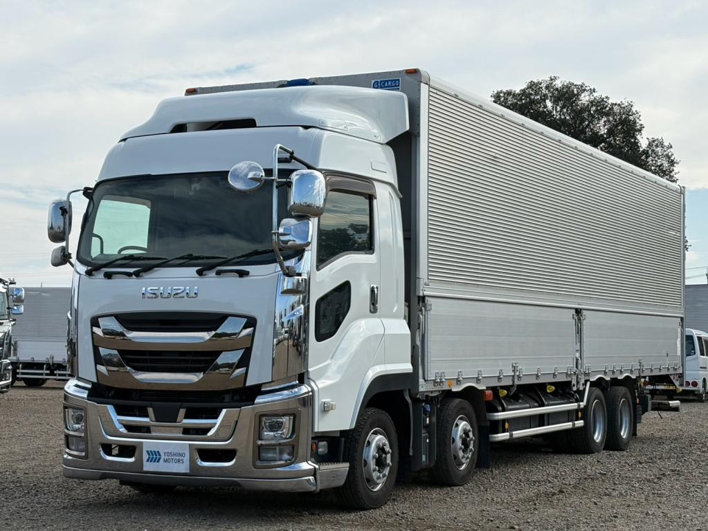 いすゞ ギガ 2PG-CYJ77C(8x4)の写真1