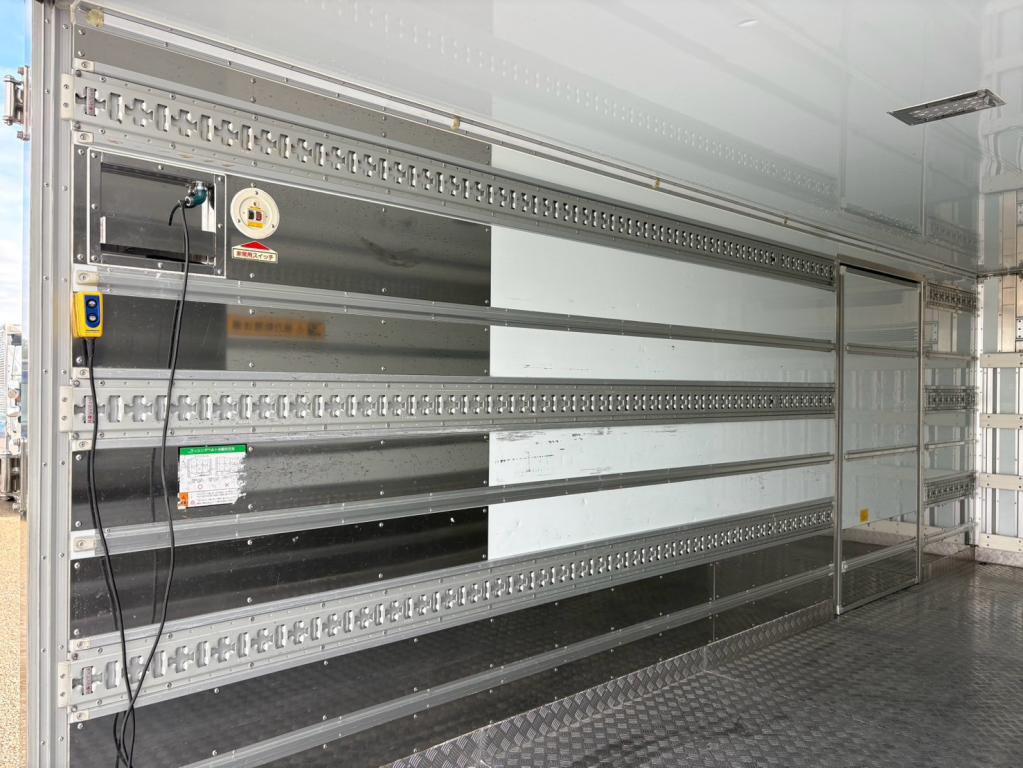 三菱 ファイター 2KG-FK64F(2WD)の写真9