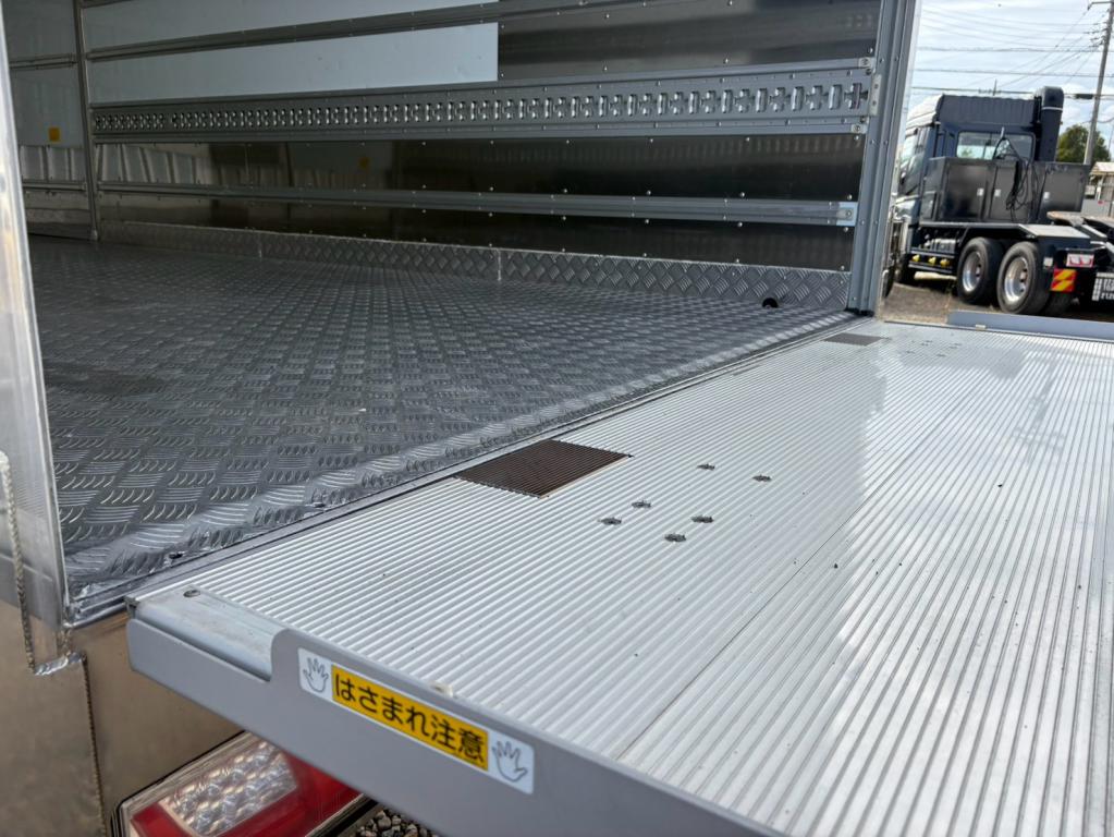 三菱 ファイター 2KG-FK64F(2WD)の写真13
