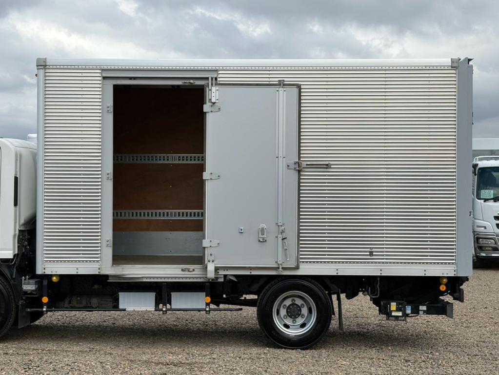 いすゞ エルフ 2RG-NPR88N(2WD)の写真15