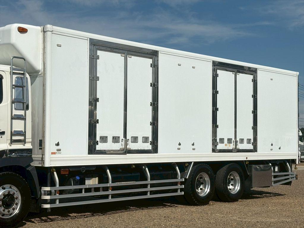 日野 プロフィア 2DG-FR1AHG(6x2)の写真6