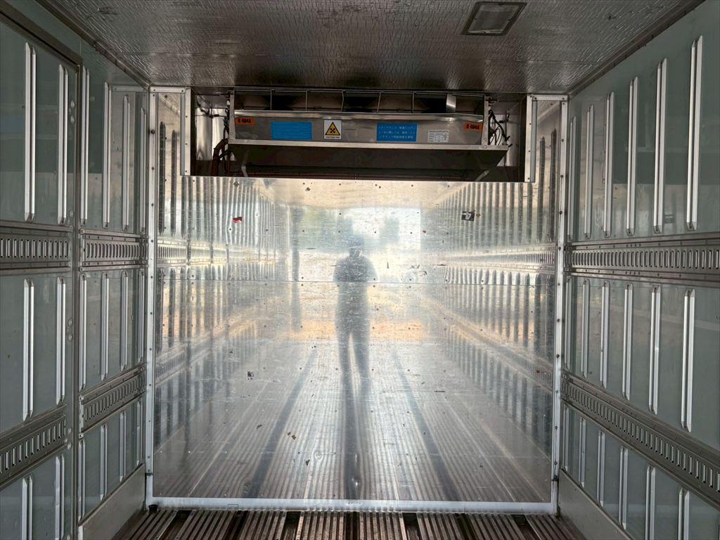 日野 プロフィア 2DG-FR1AHG(6x2)の写真7