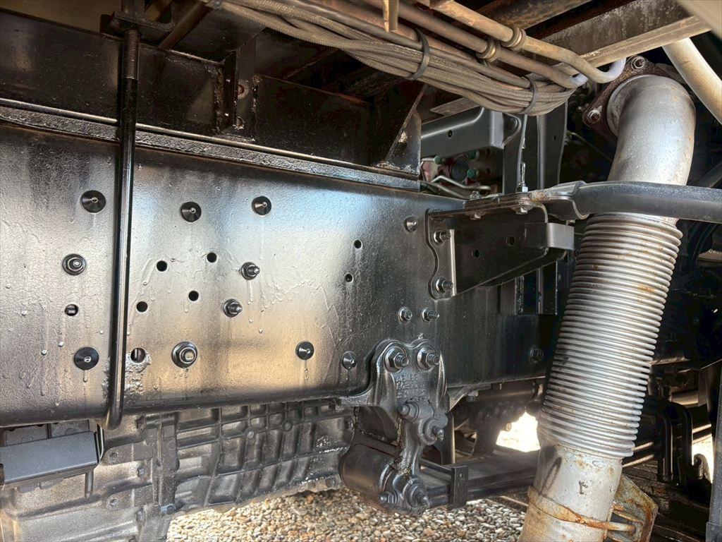 日野 プロフィア 2DG-FR1AHG(6x2)の写真16