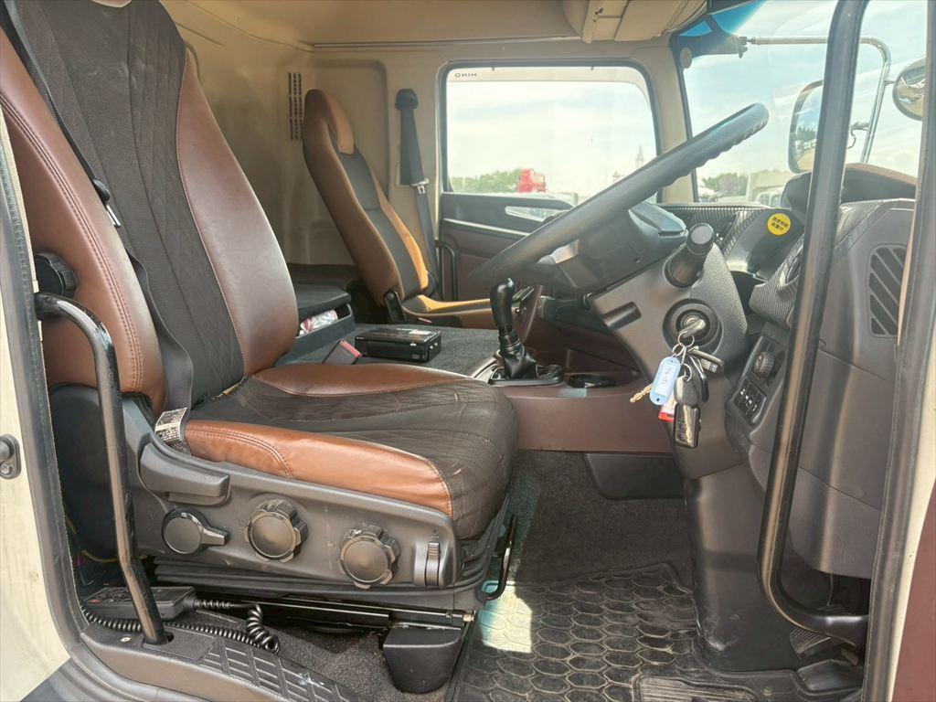 日野 プロフィア 2DG-FR1AHG(6x2)の写真21