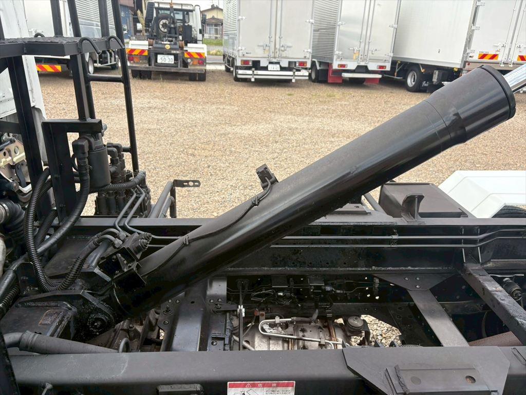 いすゞ エルフ TKG-NKR85AN(2WD)の写真9