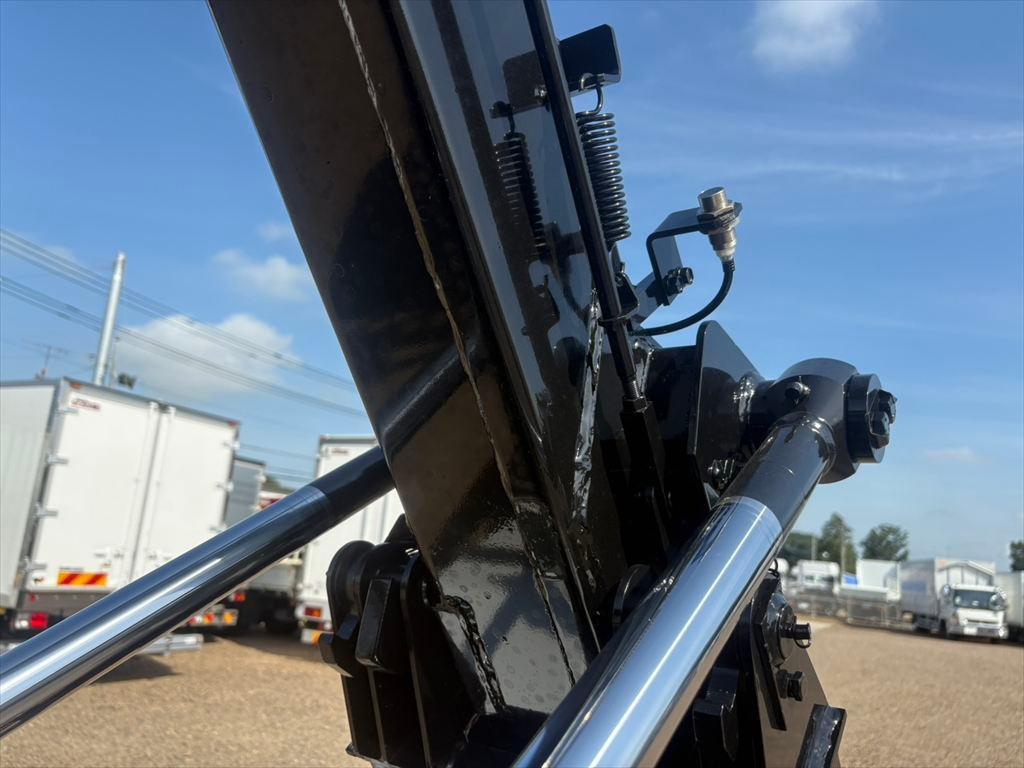 三菱 キャンター 2RG-FBAV0(2WD)の写真13