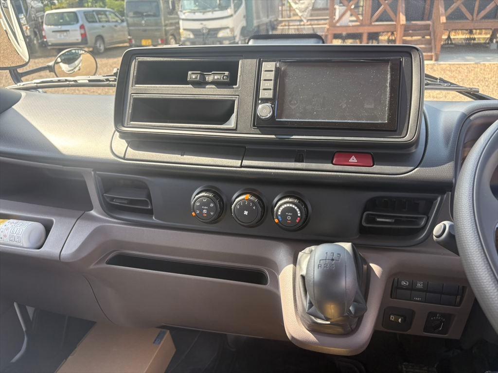 三菱 キャンター 2RG-FBAV0(2WD)の写真22