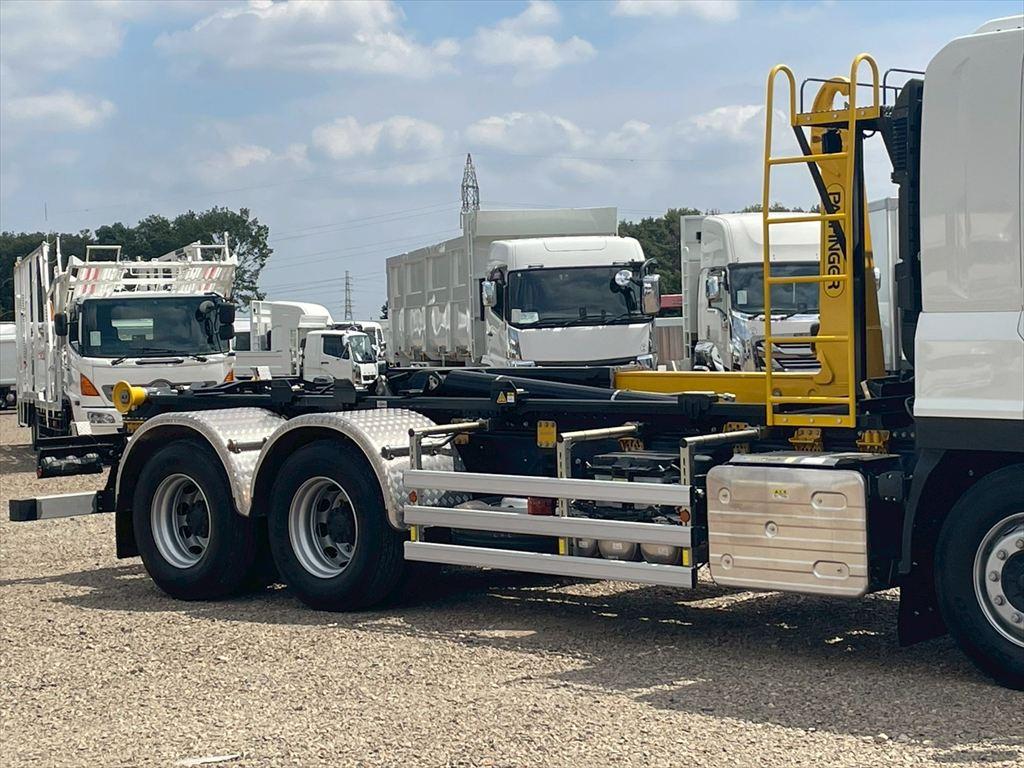 いすゞ ギガ 2PG-CYZ77DM(6x4)の写真5