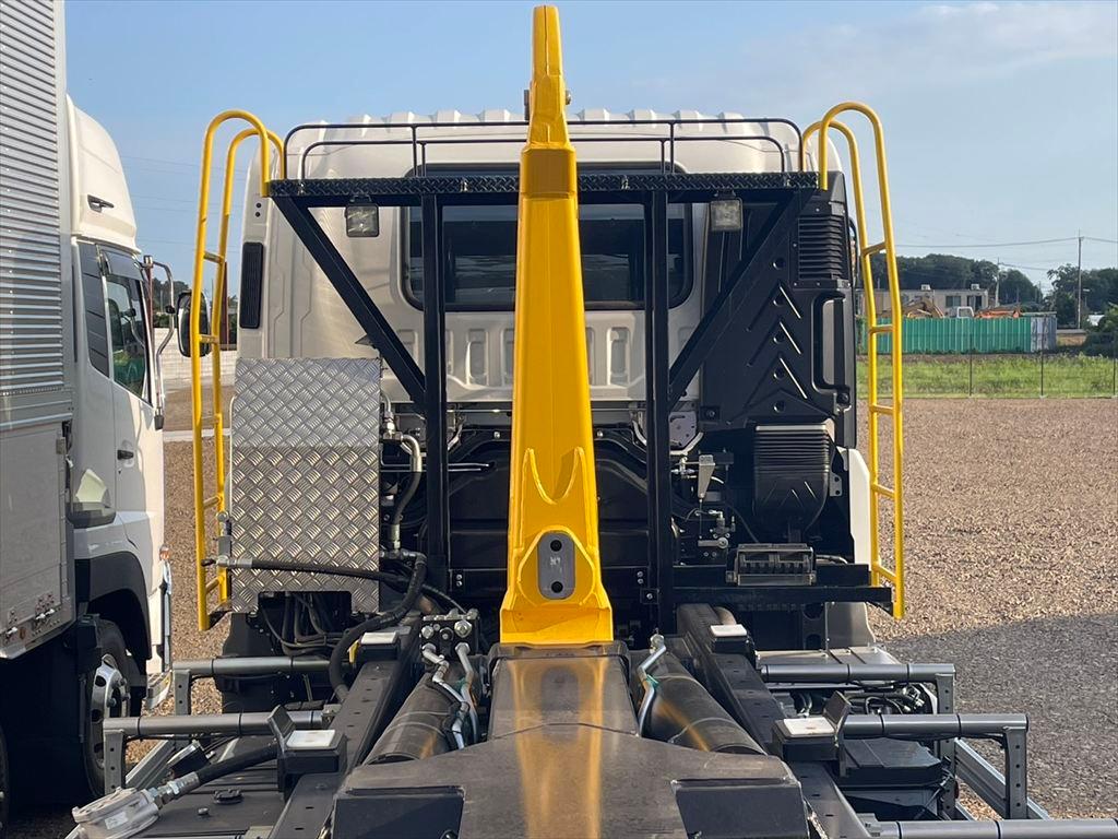 いすゞ ギガ 2PG-CYZ77DM(6x4)の写真7