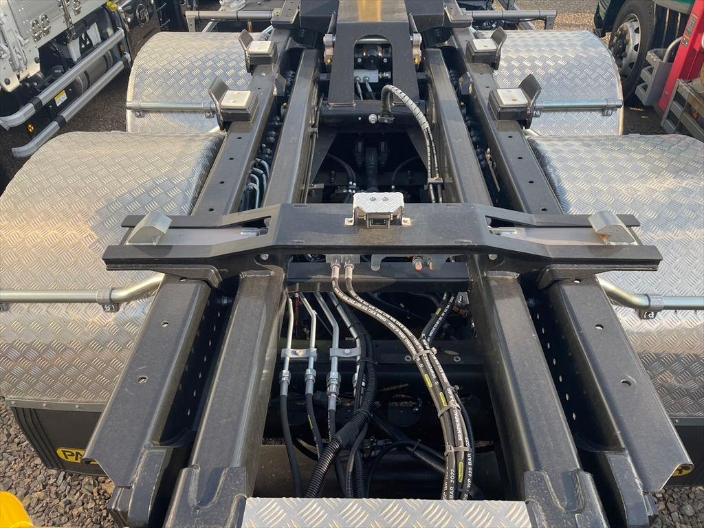 いすゞ ギガ 2PG-CYZ77DM(6x4)の写真8