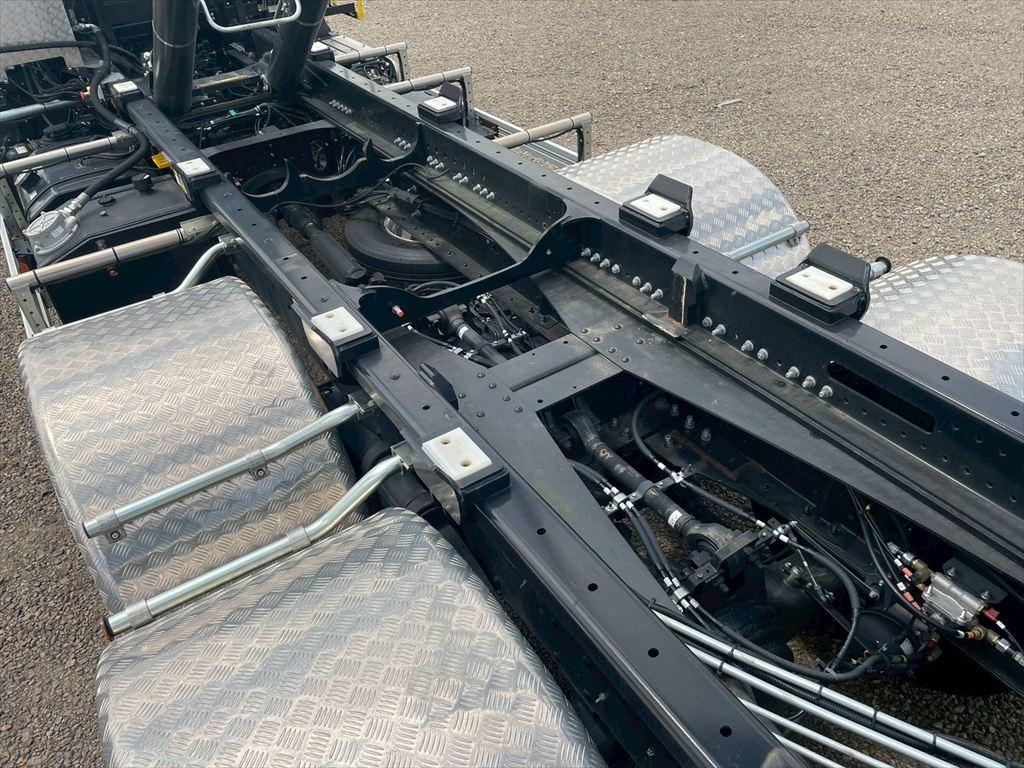 いすゞ ギガ 2PG-CYZ77DM(6x4)の写真12