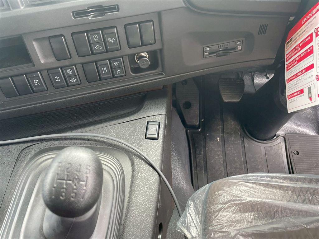 いすゞ ギガ 2PG-CYZ77DM(6x4)の写真23