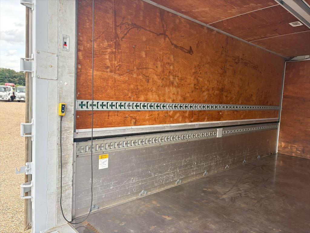 三菱 キャンター TPG-FEB90(2WD)の写真9