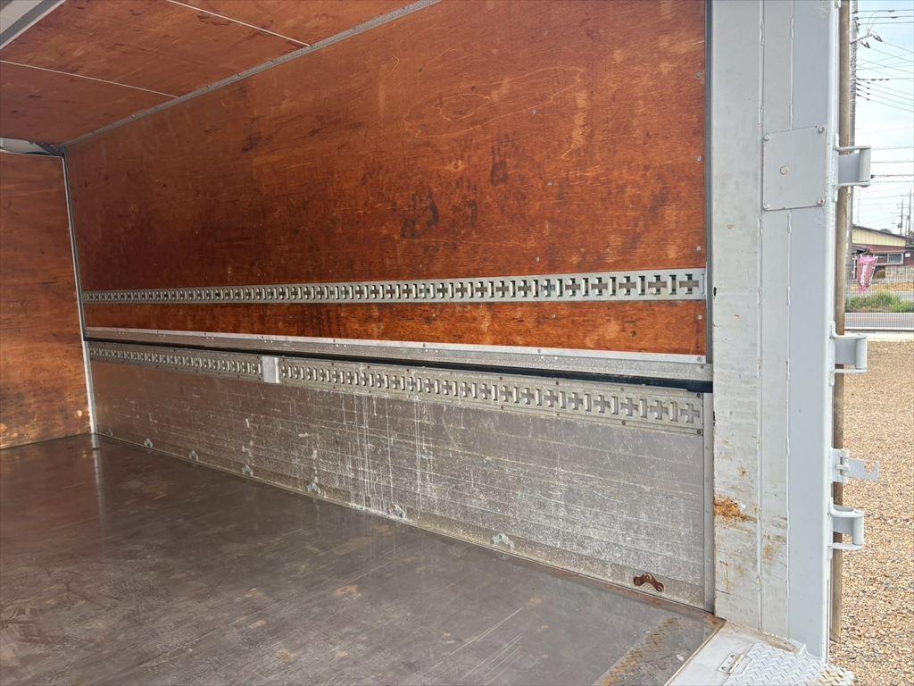 三菱 キャンター TPG-FEB90(2WD)の写真10