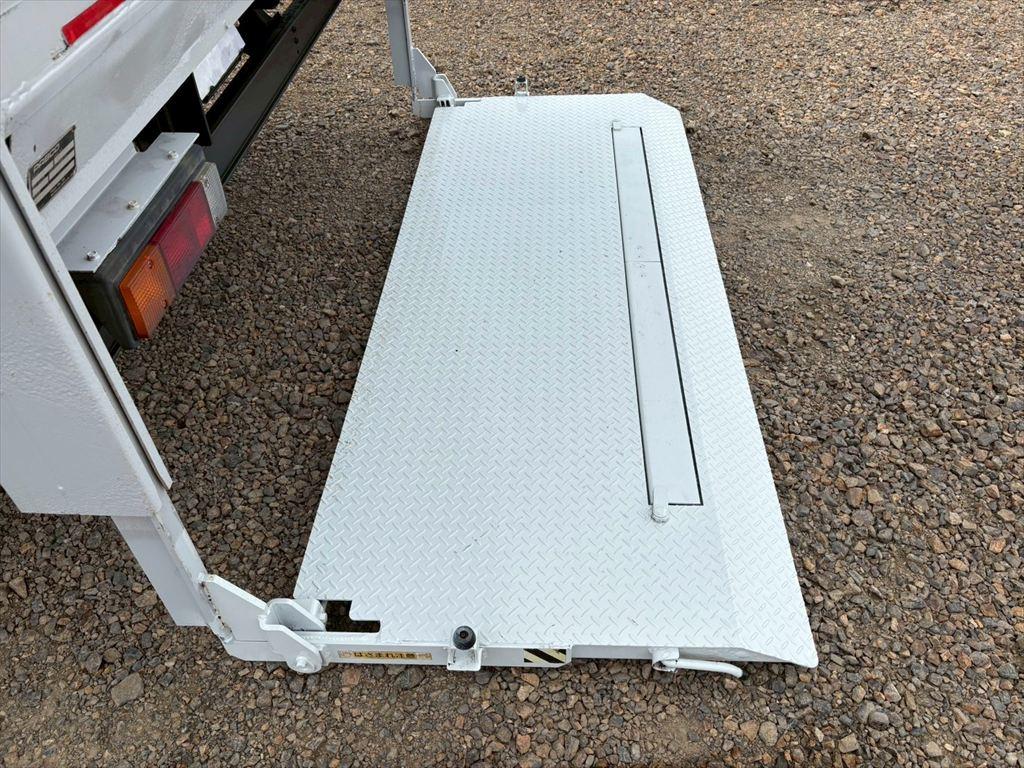 三菱 キャンター TPG-FEB90(2WD)の写真13