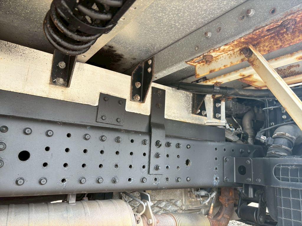 三菱 キャンター TPG-FEB90(2WD)の写真16