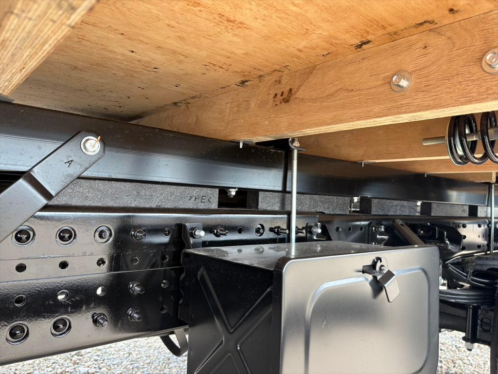 三菱 キャンター 2PG-FEB80(2WD)の写真15