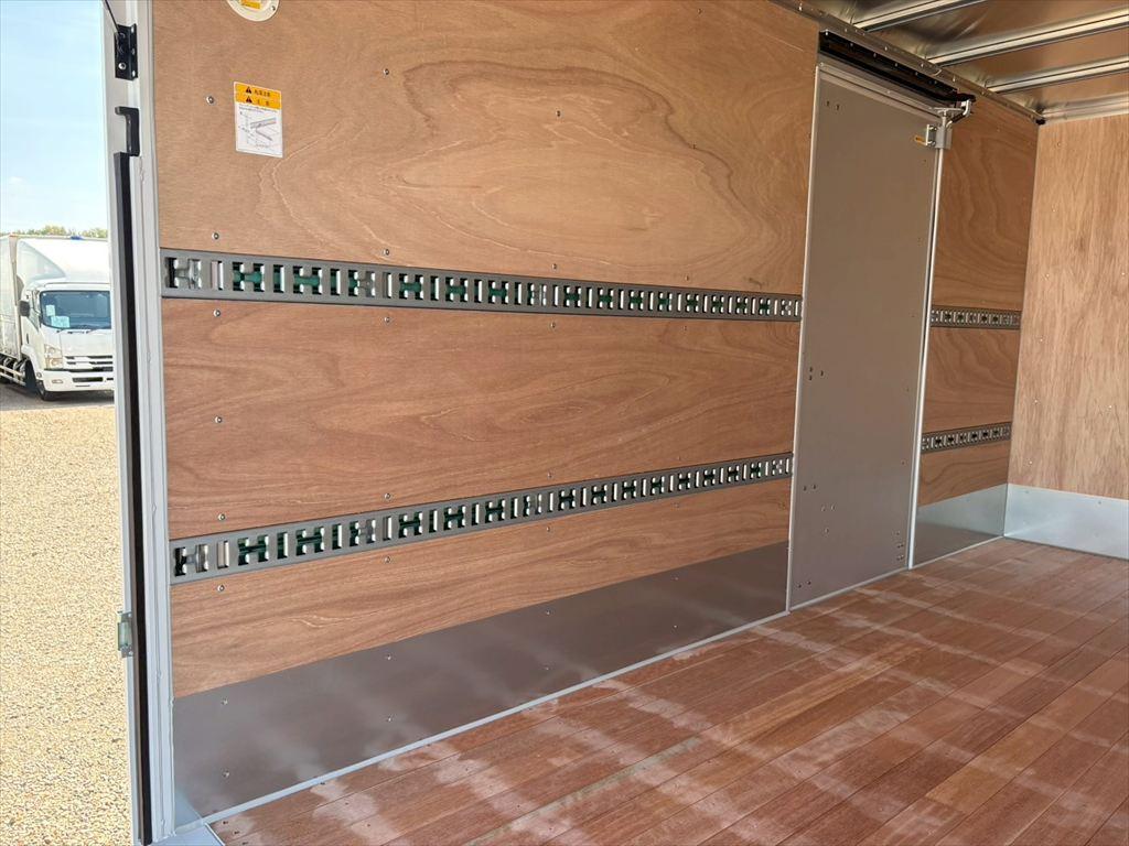 三菱 キャンター 2RG-FEB80(2WD)の写真9