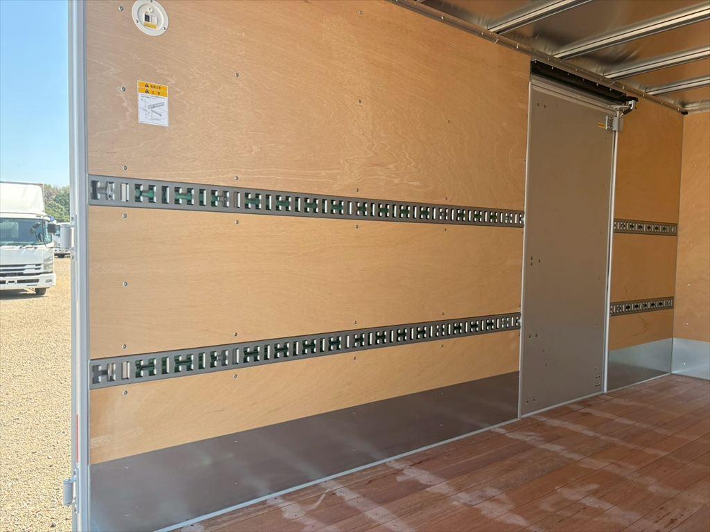 三菱 キャンター 2RG-FEB80(2WD)の写真9