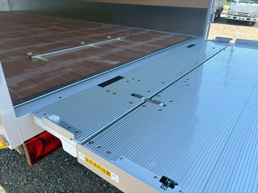 三菱 キャンター 2RG-FEB80(2WD)の写真13