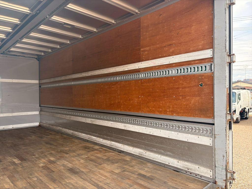 いすゞ フォワード 2RG-FRR90T2(2WD)の写真10