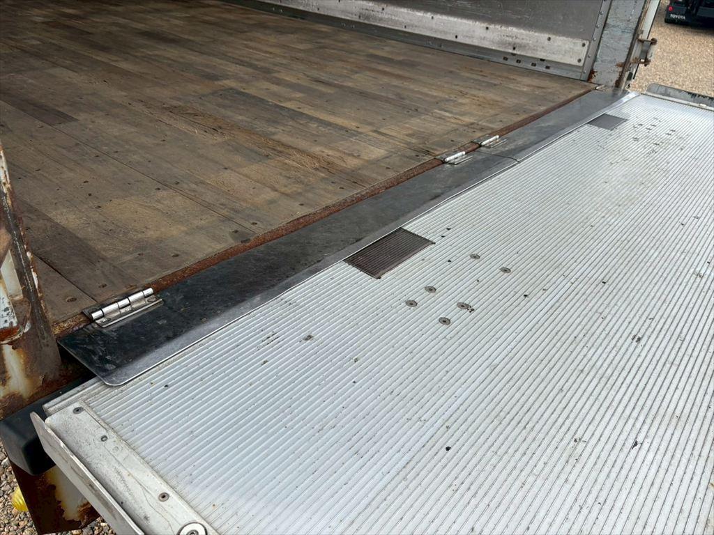 いすゞ フォワード 2RG-FRR90T2(2WD)の写真13