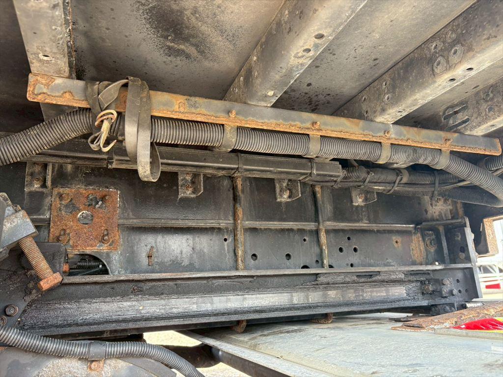 いすゞ フォワード 2RG-FRR90T2(2WD)の写真16