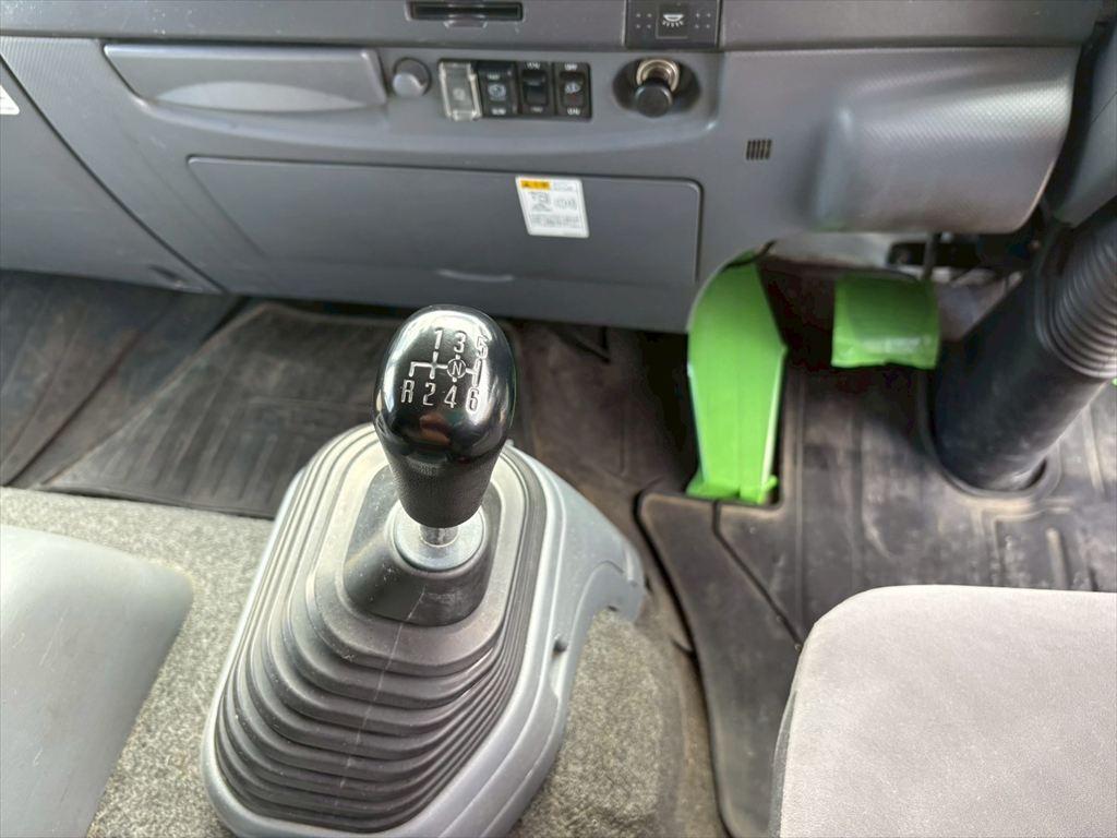 いすゞ フォワード 2RG-FRR90T2(2WD)の写真23