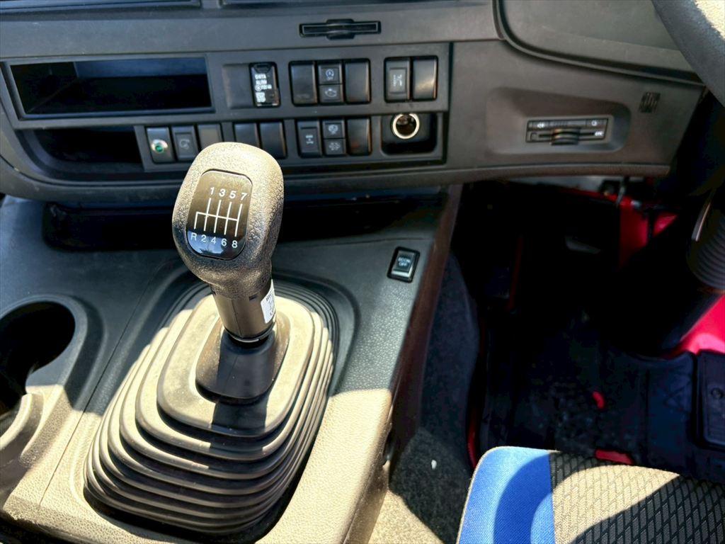 いすゞ ギガ QDG-EXZ52BJ(6x4)の写真23