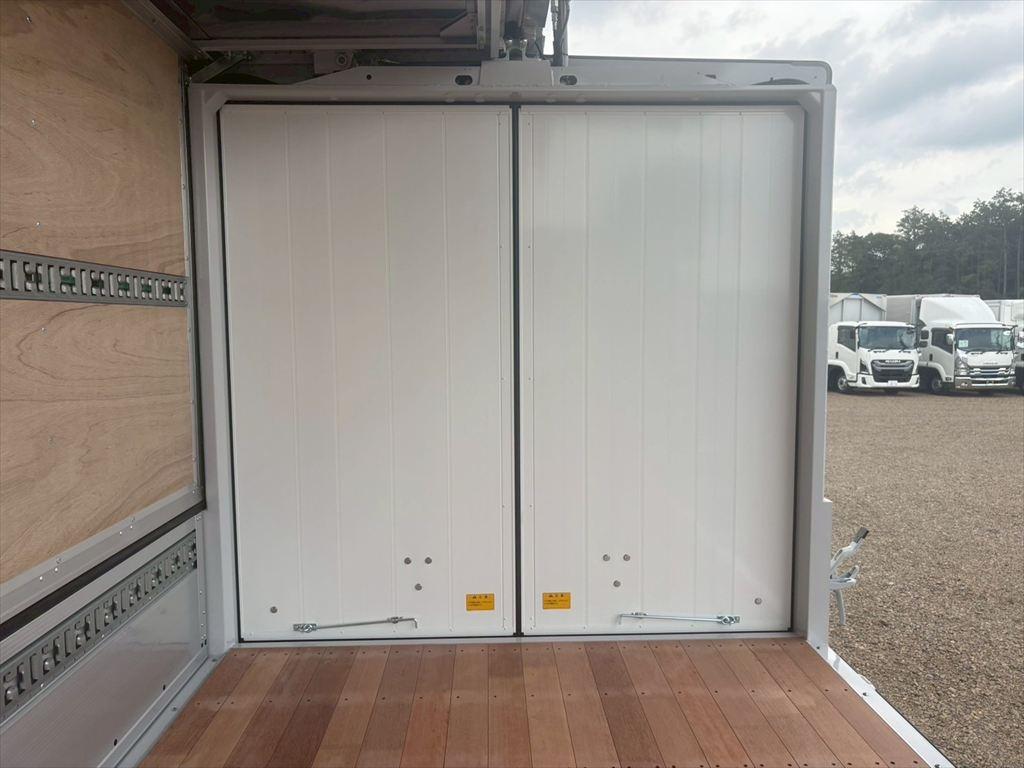 三菱 キャンター 2RG-FEB80(2WD)の写真13