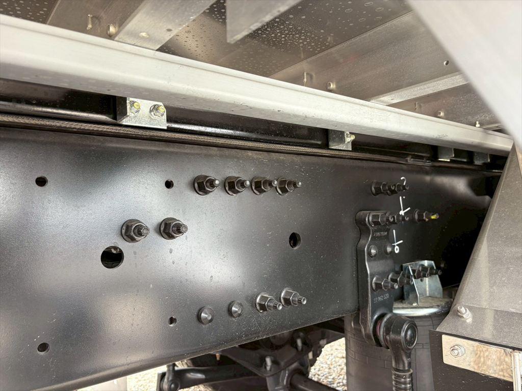 UD クオン 2PG-CD4FA(6x2)の写真17