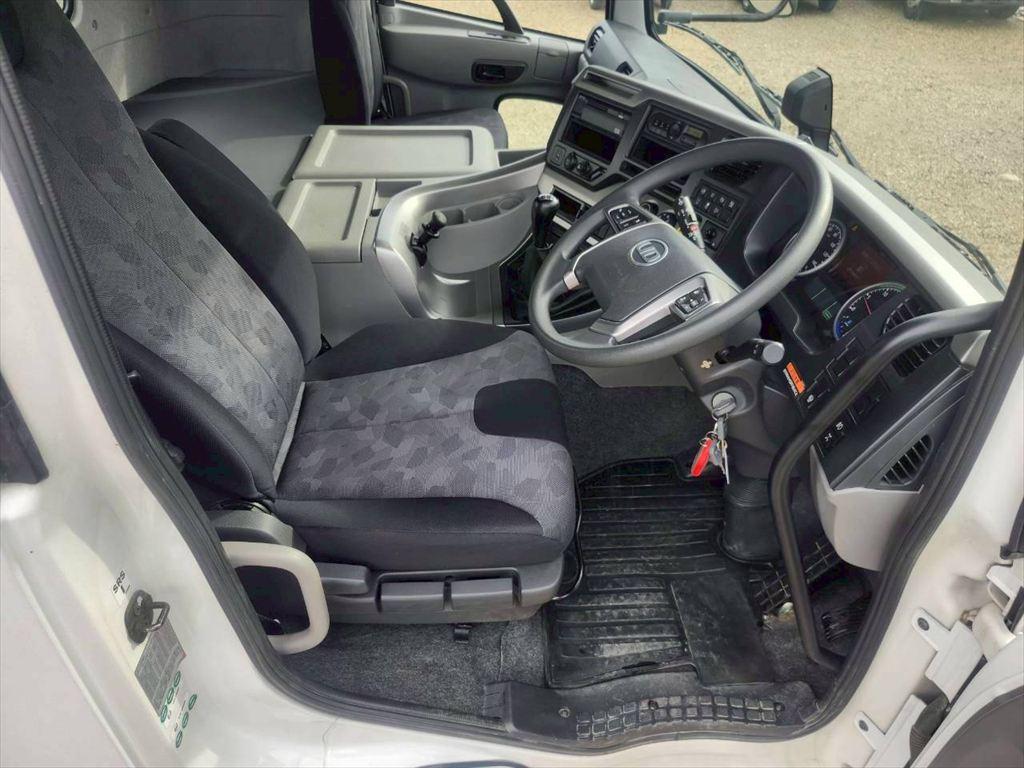 UD クオン 2PG-CW5BL(6x4)の写真21