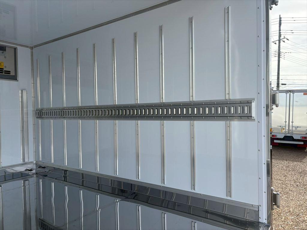 三菱 キャンター 2RG-FBA20(2WD)の写真10