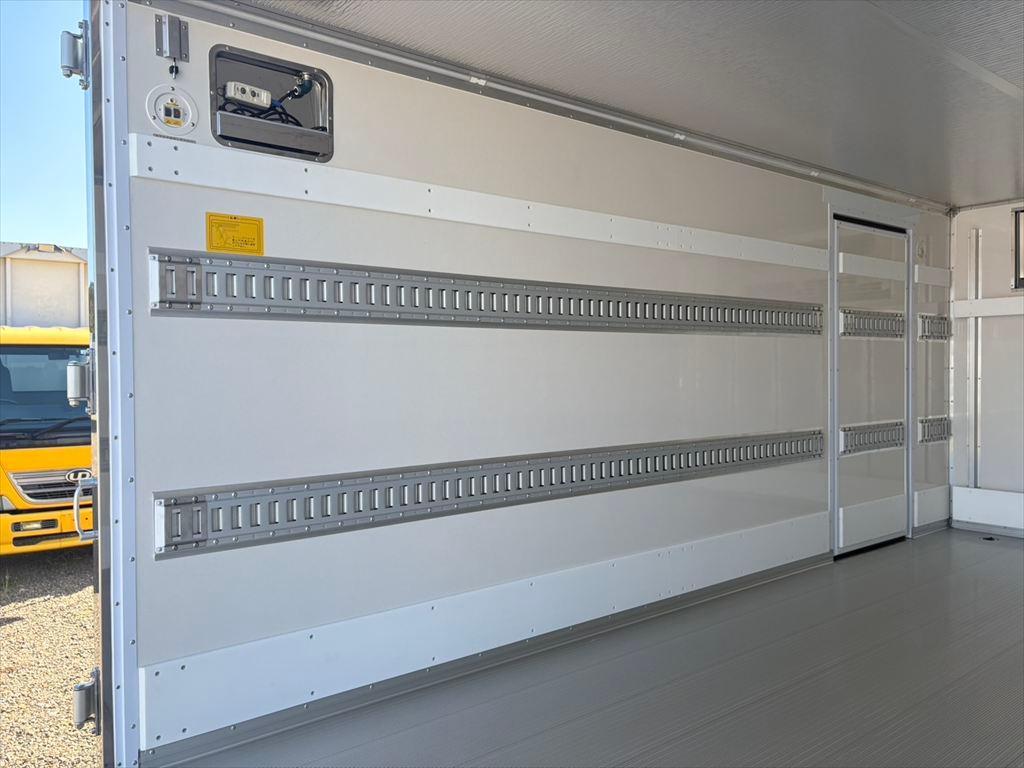 三菱 キャンター 2RG-FEB80(2WD)の写真9