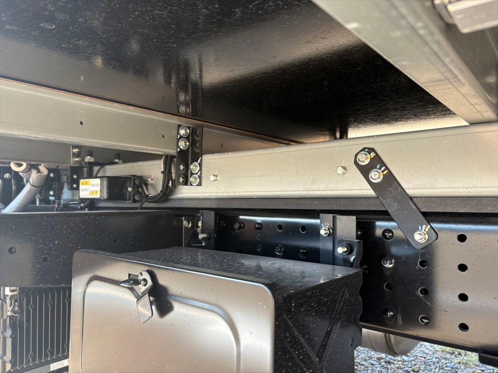 三菱 キャンター 2RG-FEB80(2WD)の写真15