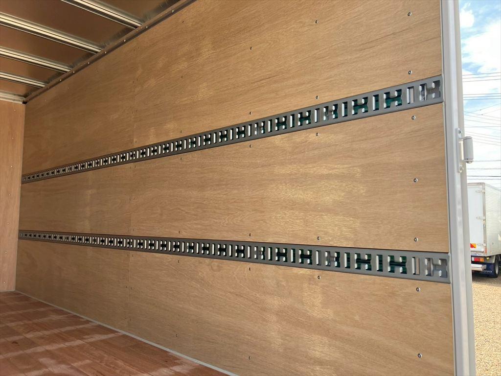 三菱 キャンター 2RG-FEAV0(2WD)の写真10