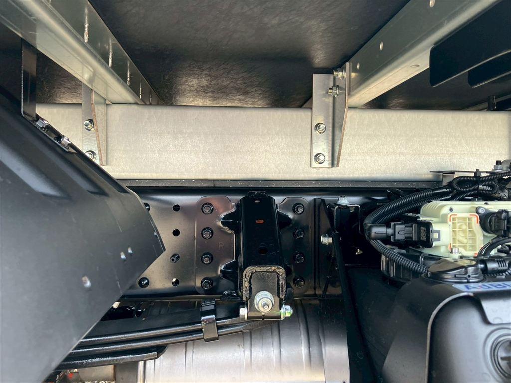 三菱 キャンター 2RG-FEAV0(2WD)の写真16