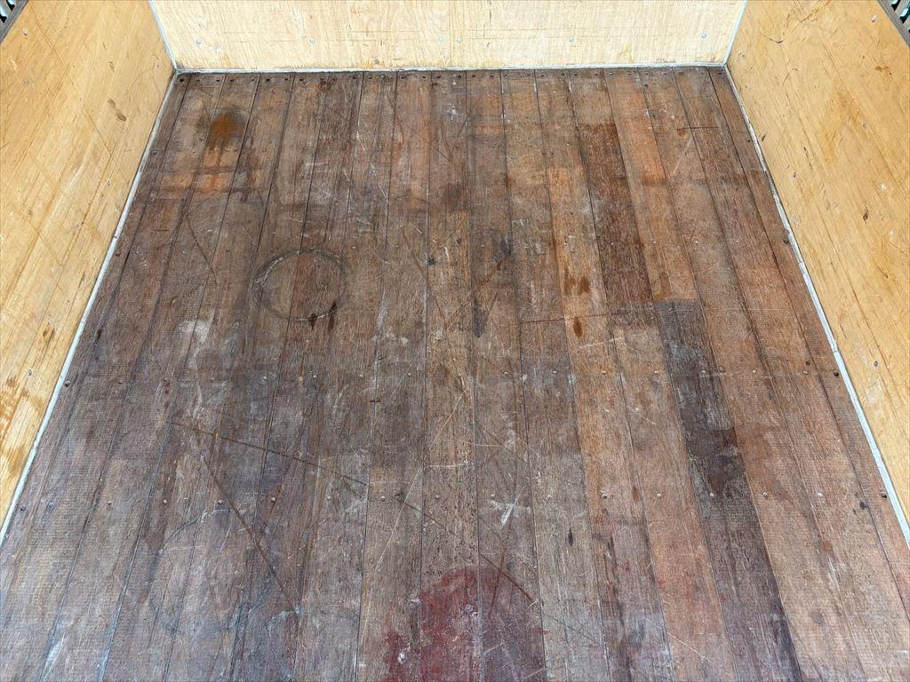 三菱 キャンター 2RG-FBA20(2WD)の写真9