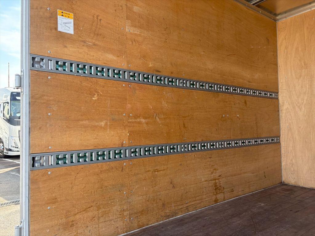 三菱 キャンター 2RG-FBA20(2WD)の写真11