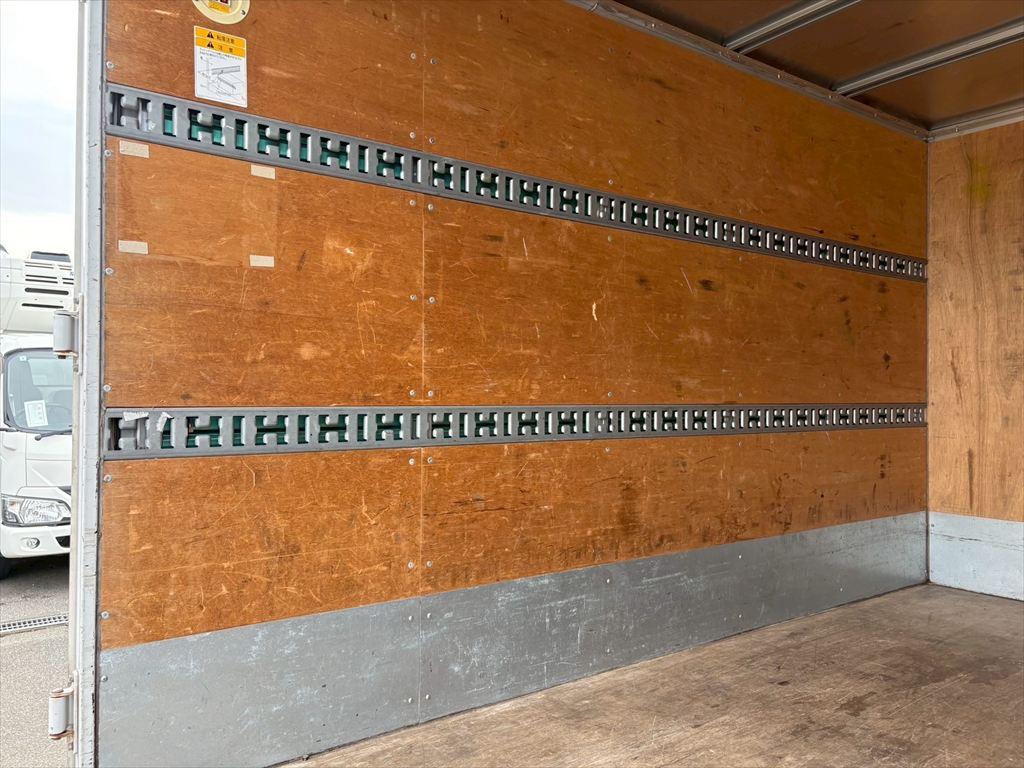 三菱 キャンター 2RG-FBA20(2WD)の写真9