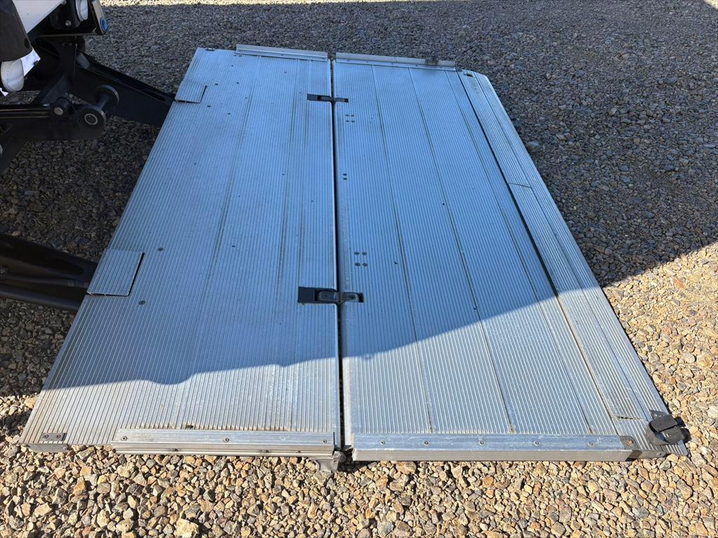 いすゞ フォワード 2RG-FRR90T2(2WD)の写真12