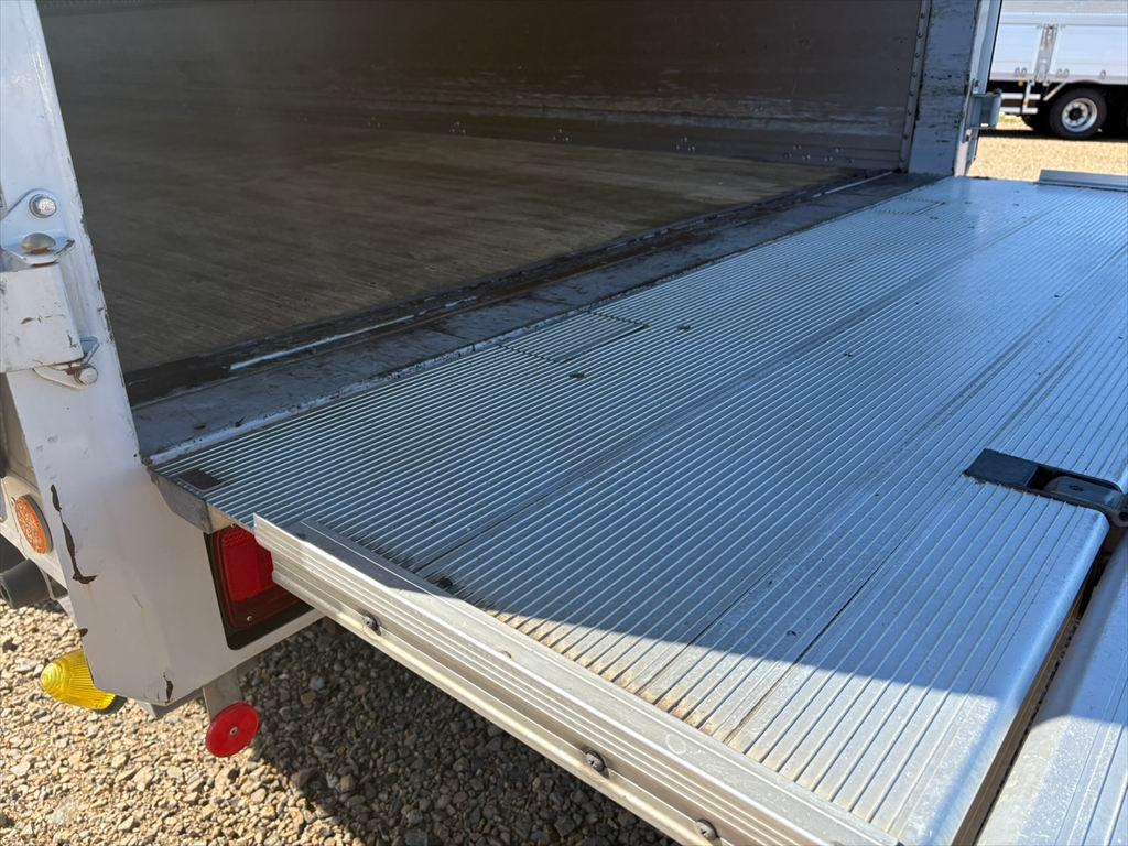 いすゞ フォワード 2RG-FRR90T2(2WD)の写真13