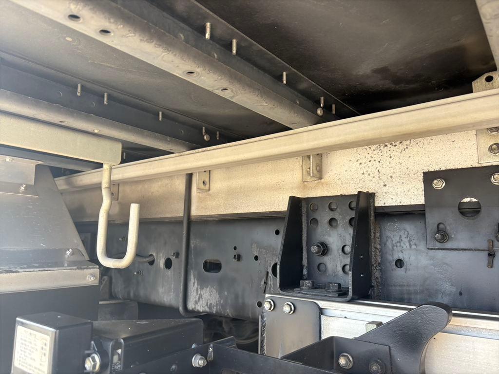 いすゞ フォワード 2RG-FRR90T2(2WD)の写真15