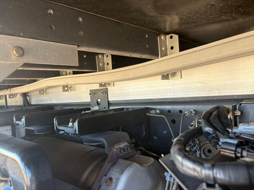 いすゞ フォワード 2RG-FRR90T2(2WD)の写真16