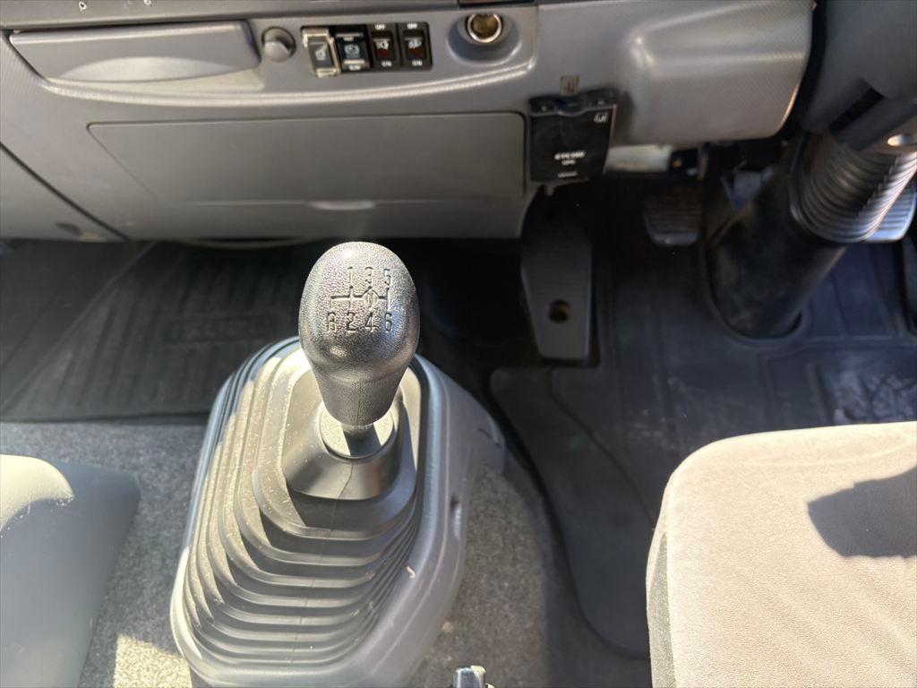 いすゞ フォワード 2RG-FRR90T2(2WD)の写真23