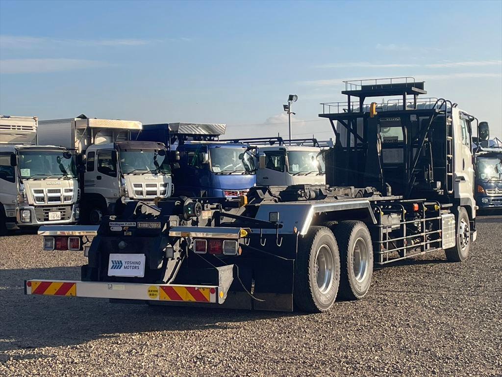 いすゞ ギガ 2KG-CYZ77C(6x4)の写真4