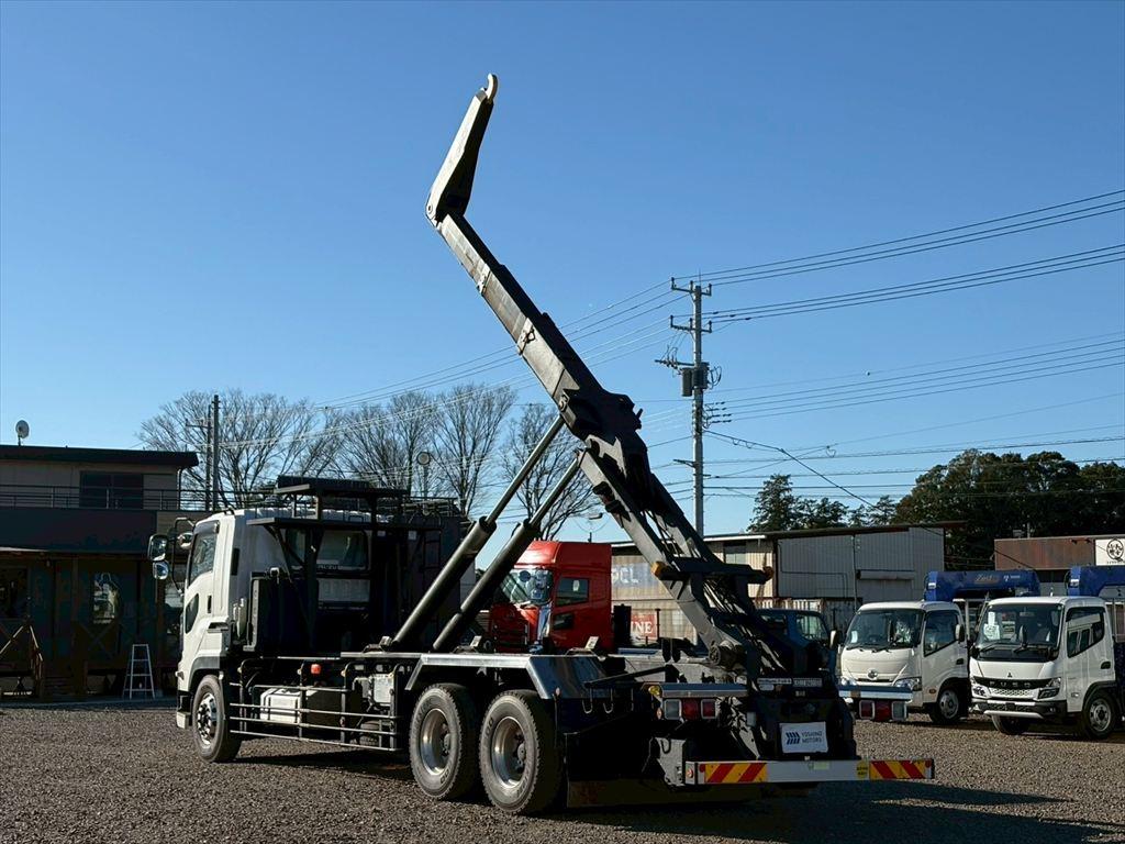 いすゞ ギガ 2KG-CYZ77C(6x4)の写真12